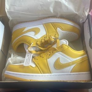 They are jordans a size 5.5 in men and they are yellow